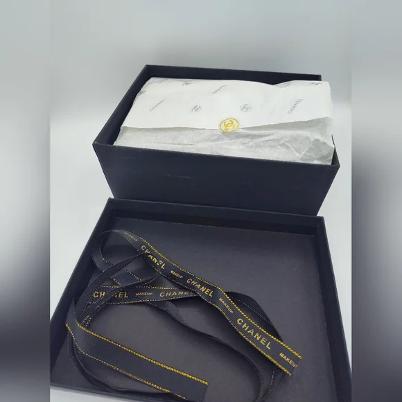 CHANEL Makeup Quilted Mini Crossbody iPhone  Phone Pouch Tweed Coin Case NIB - Picture 3 of 12